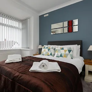 Hillside House - 2 Bedrooms Parking Wi-fi Hospital Blackpool